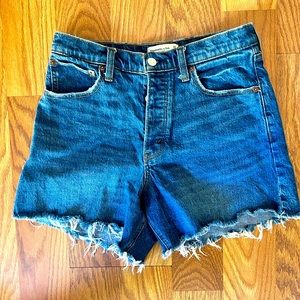 Abercrombie & Fitch | The 4” Mom Short | High Rise